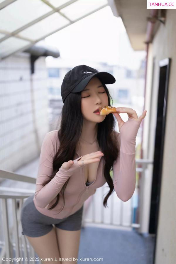 鱼子酱fish  [XiuRen]高清写真图 2025.07.11 No.10542 鱼子酱Fish 灰色内衣第15张图片